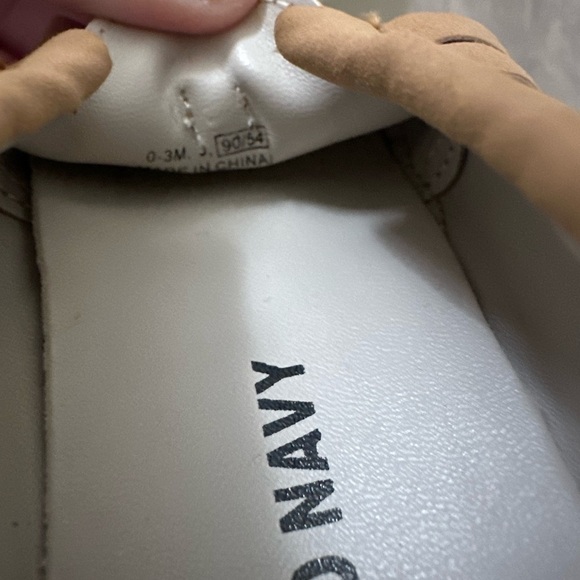 old navy tan moccasin booties baby girl 0-3 months never worn - Picture 13 of 15